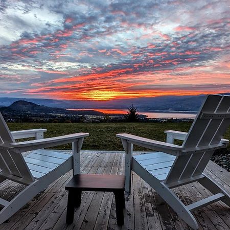 Autumn Lane B&B, Farmhouse Elegance & Stunning Lakeviews Вест-Келоуна Экстерьер фото