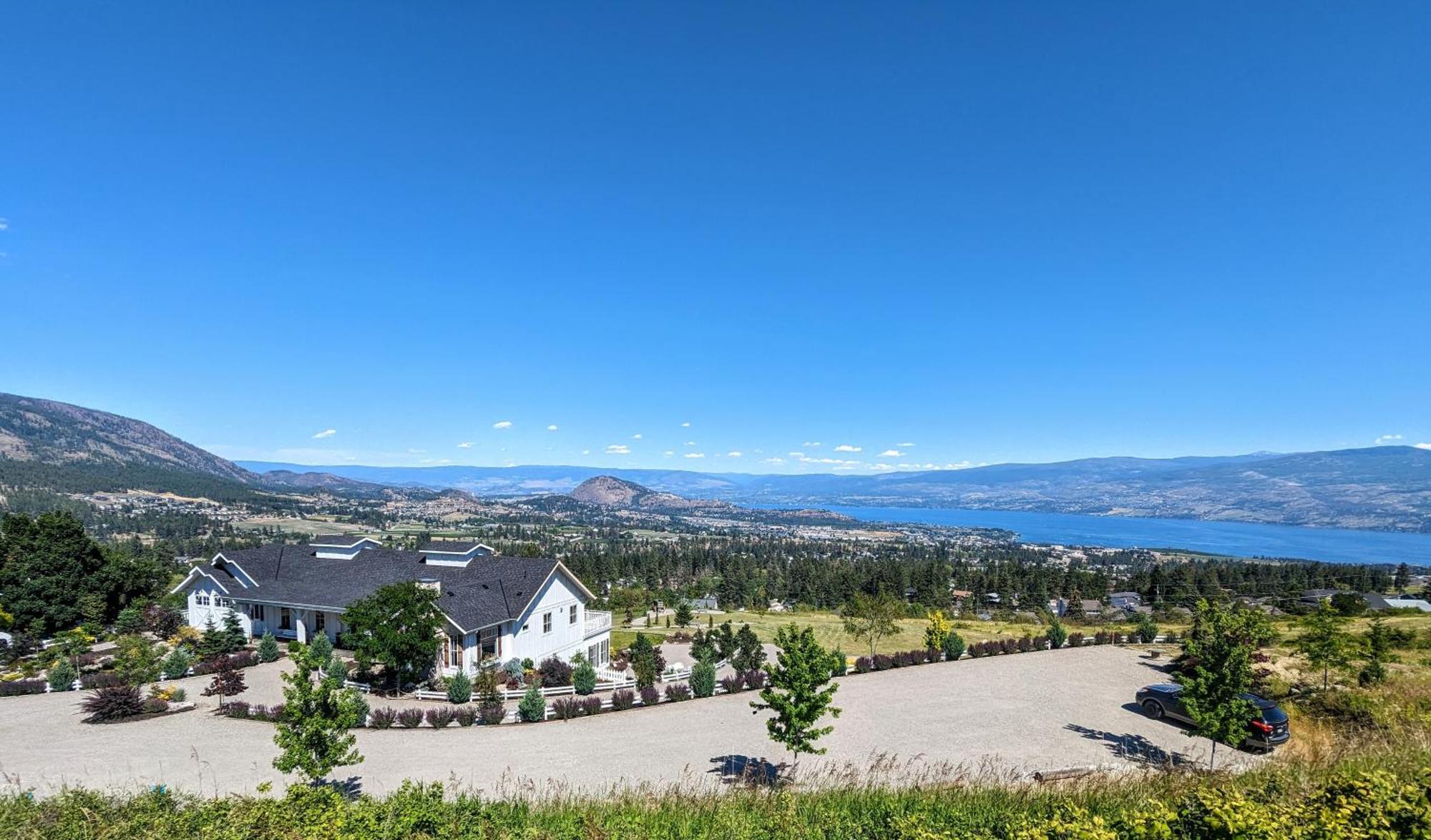 Autumn Lane B&B, Farmhouse Elegance & Stunning Lakeviews Вест-Келоуна Экстерьер фото